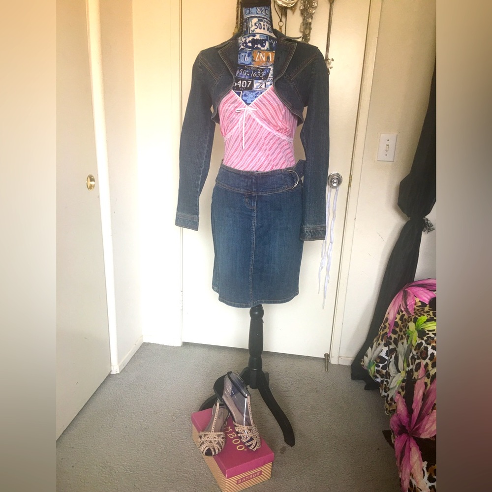 Sexy denim skirt with a small split in the back